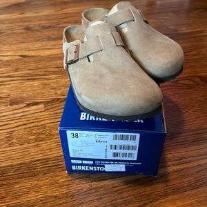 Almost brand new Birkenstock Bostons! CREAM LEATHER